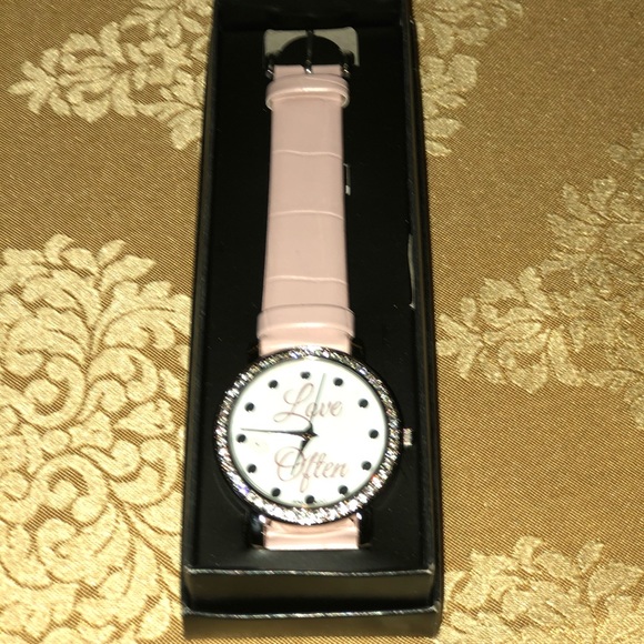 New Pink watch ~ Needs Battery 🔋 - Picture 2 of 3